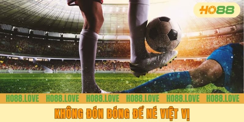 Không đón bóng để né việt vị